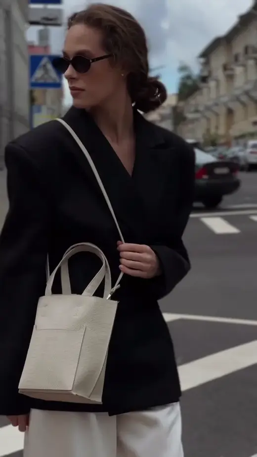 «Кира» в фирменных магазинах LESS