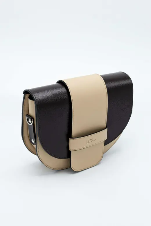 У нас ещё одна весенняя новинка - сумка «Камелия».💐