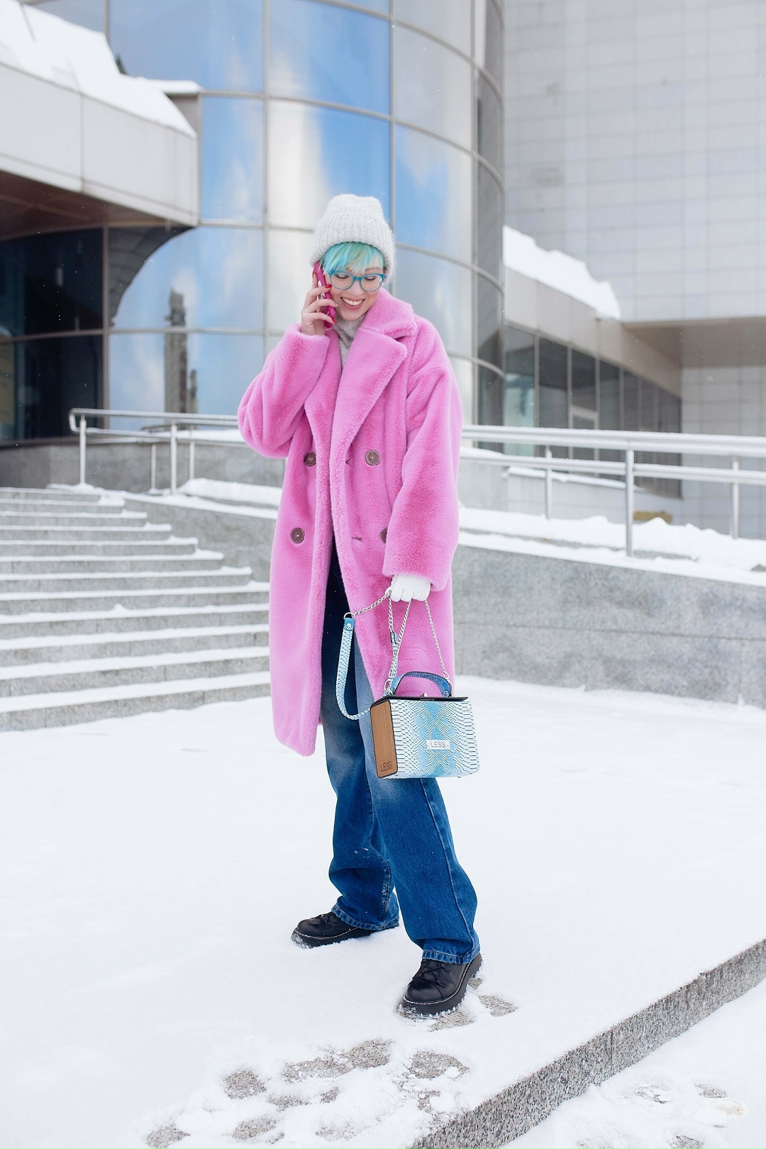 Зависит ли цвет вашей сумки от времени года и погоды? ❄
