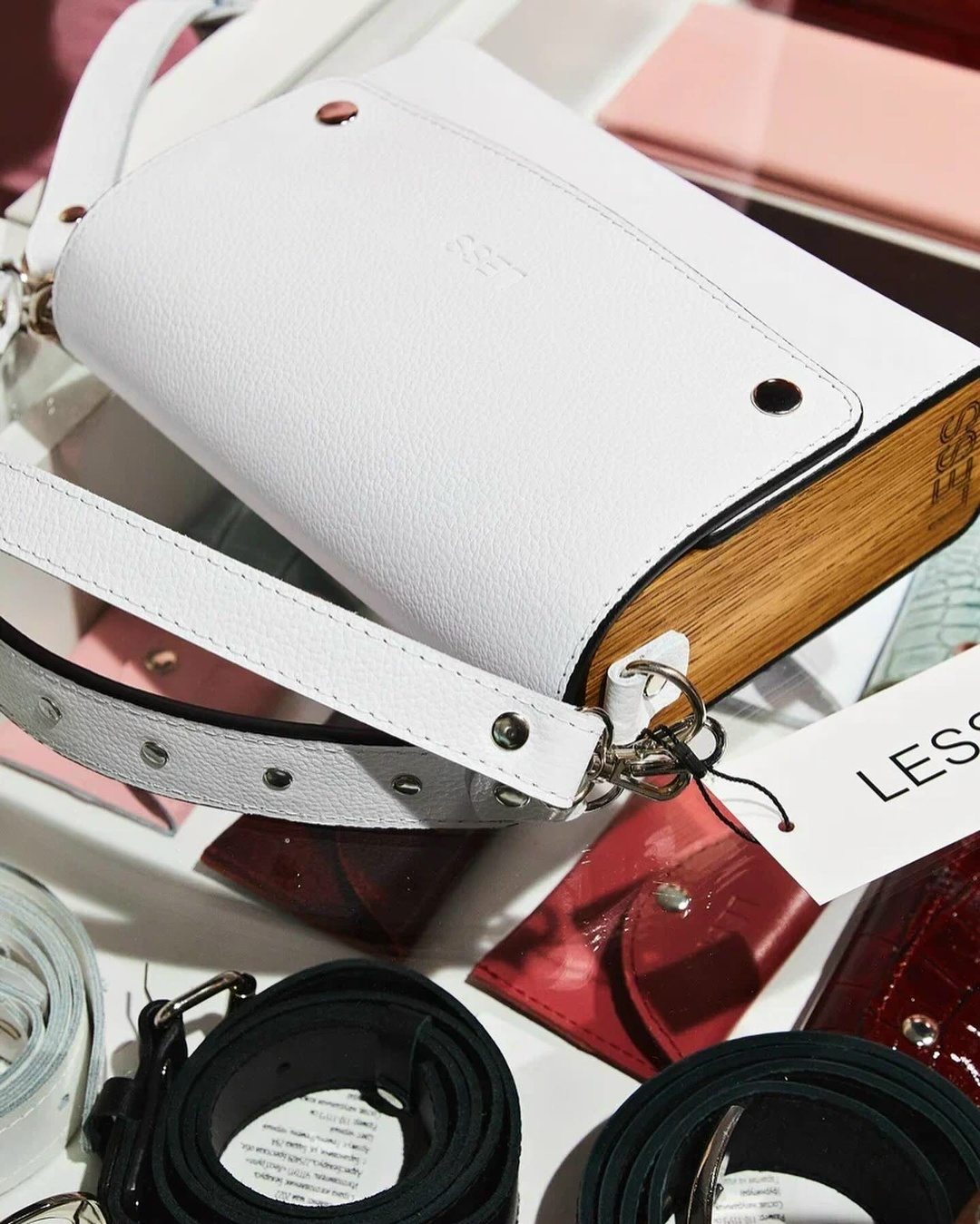 Что ещё вы найдёте в LESS, кроме тех самых сумок с деревом?